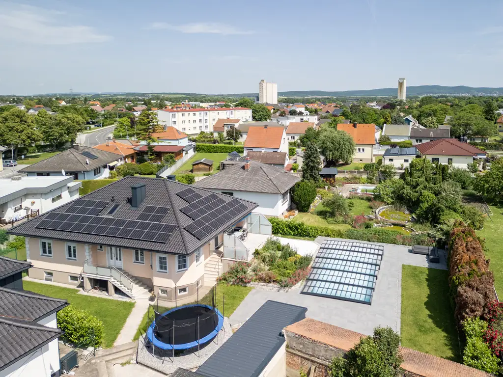 Platz für die ganze Familie – Photovoltaikanlage mit 21,12 kWp - mit Pool, Fußballplatz & Wohnkomfort auf allen Ebenen