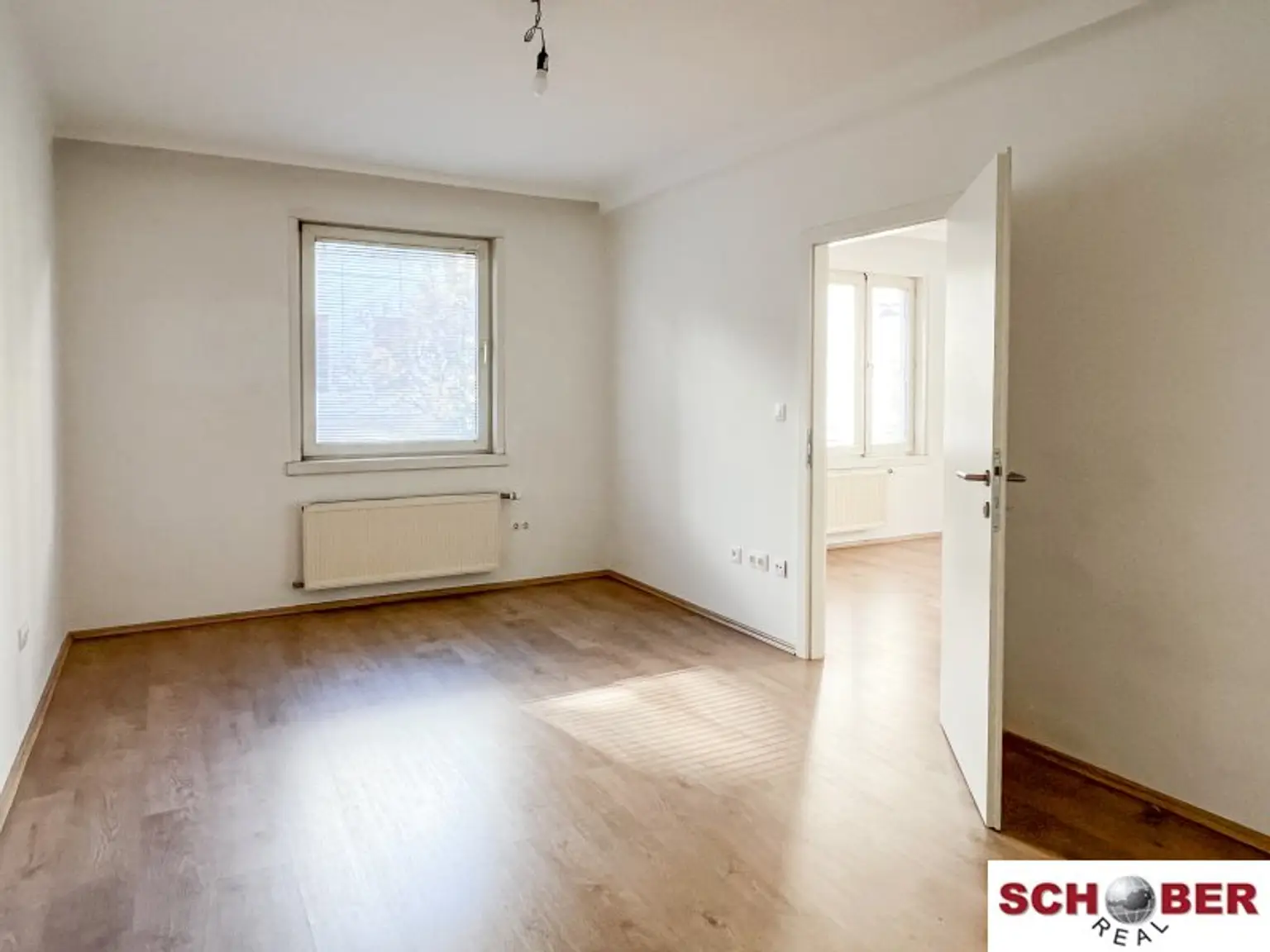 *U4-Friedensbrücke*  2 getrennt begehbare Zimmer