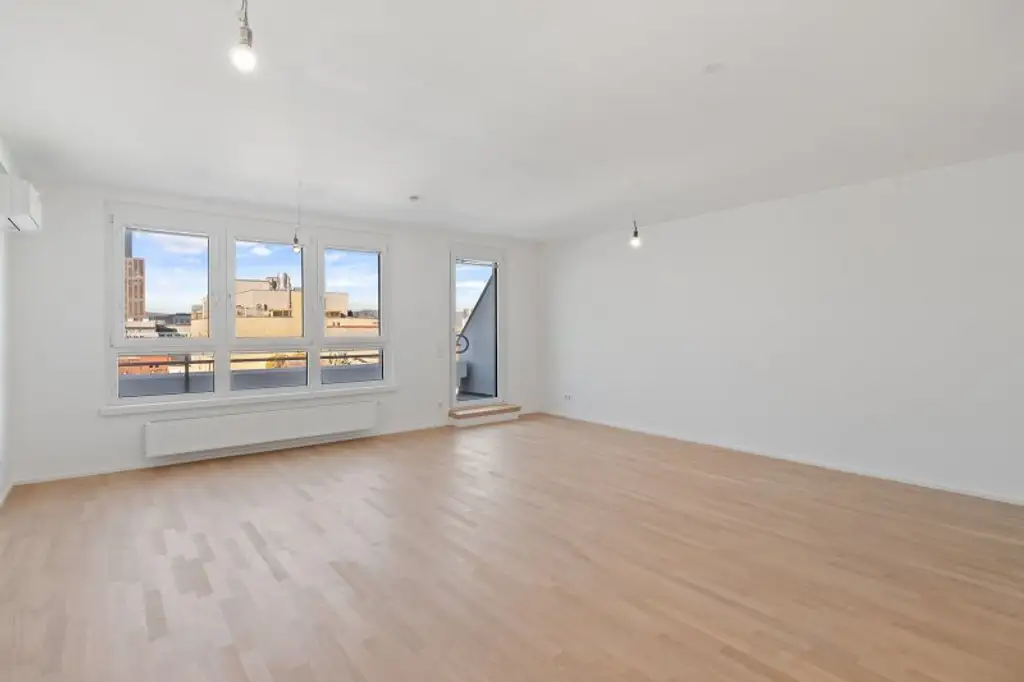 Generalsanierte Eigentumswohnung auf drei Ebenen mit zwei Terrassen - Gegenüber Sofiensäle