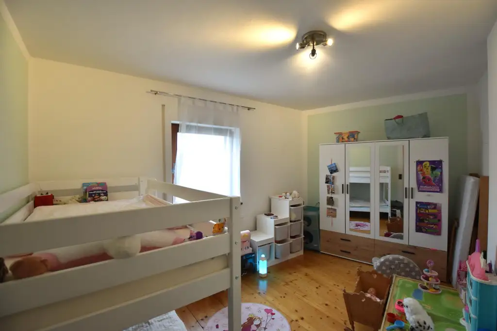Großzügiges Wohnhaus mit zwei Wohneinheiten