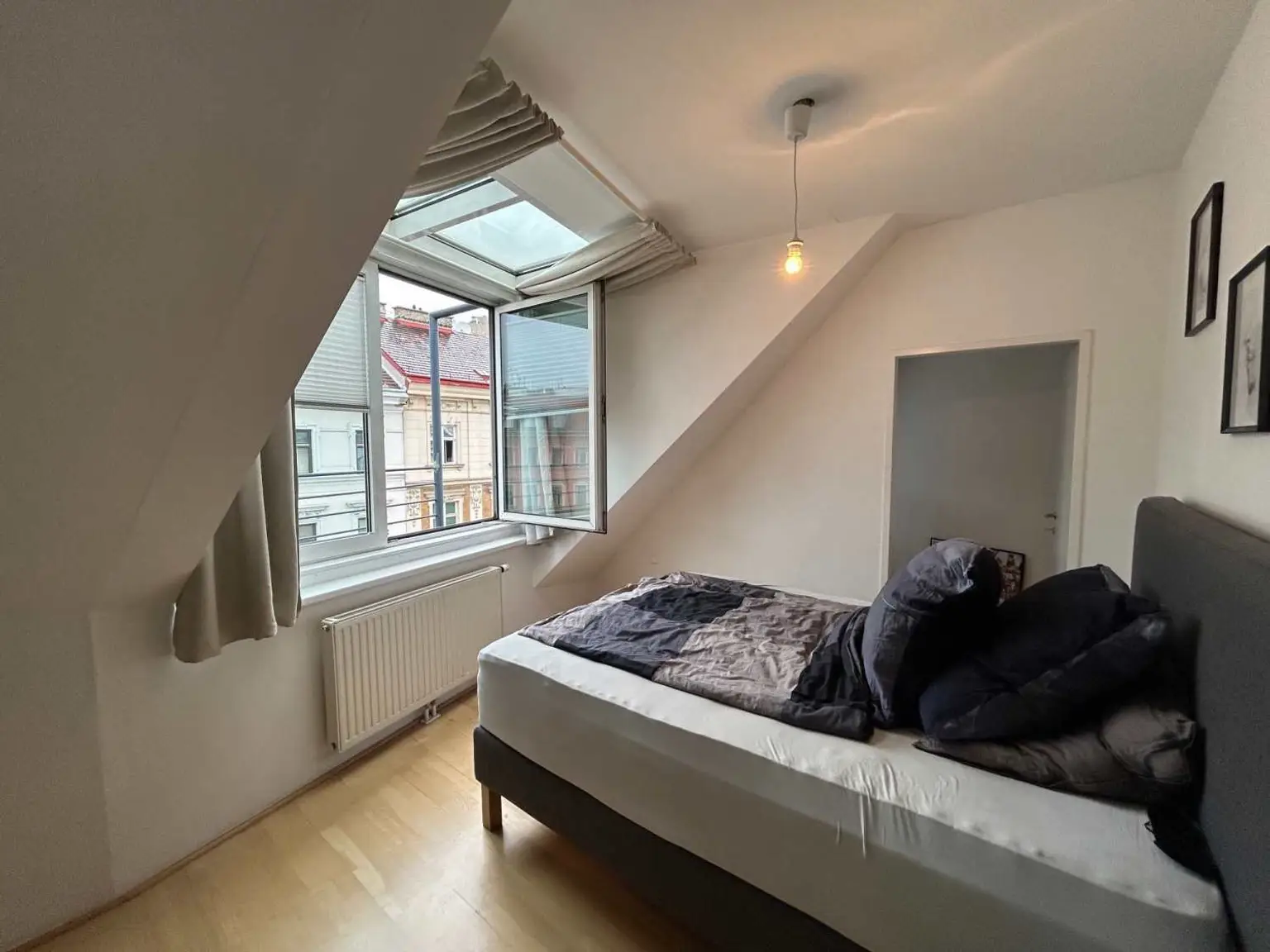 Geräumige 2-Zimmer-Wohnung im Dachgeschoss mit hofseitiger Terrasse
