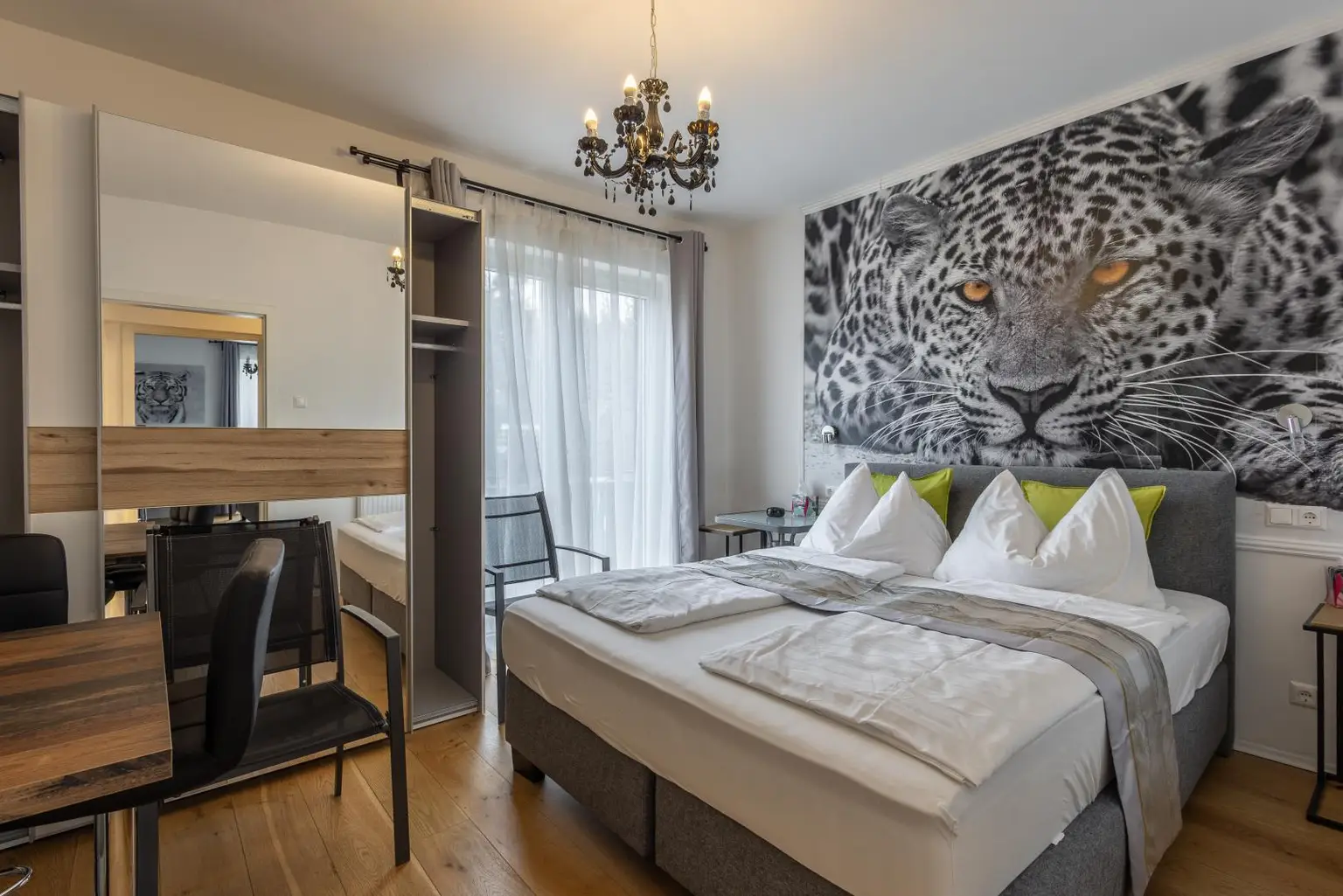 Zimmer 1 OG