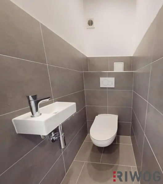 ERSTBEZUG nach Sanierung I 3 Zimmerwohnung im Herzen Klosterneuburgs I Gemeinschaftsgarten I Tischler-Küche mit Siemens Geräten