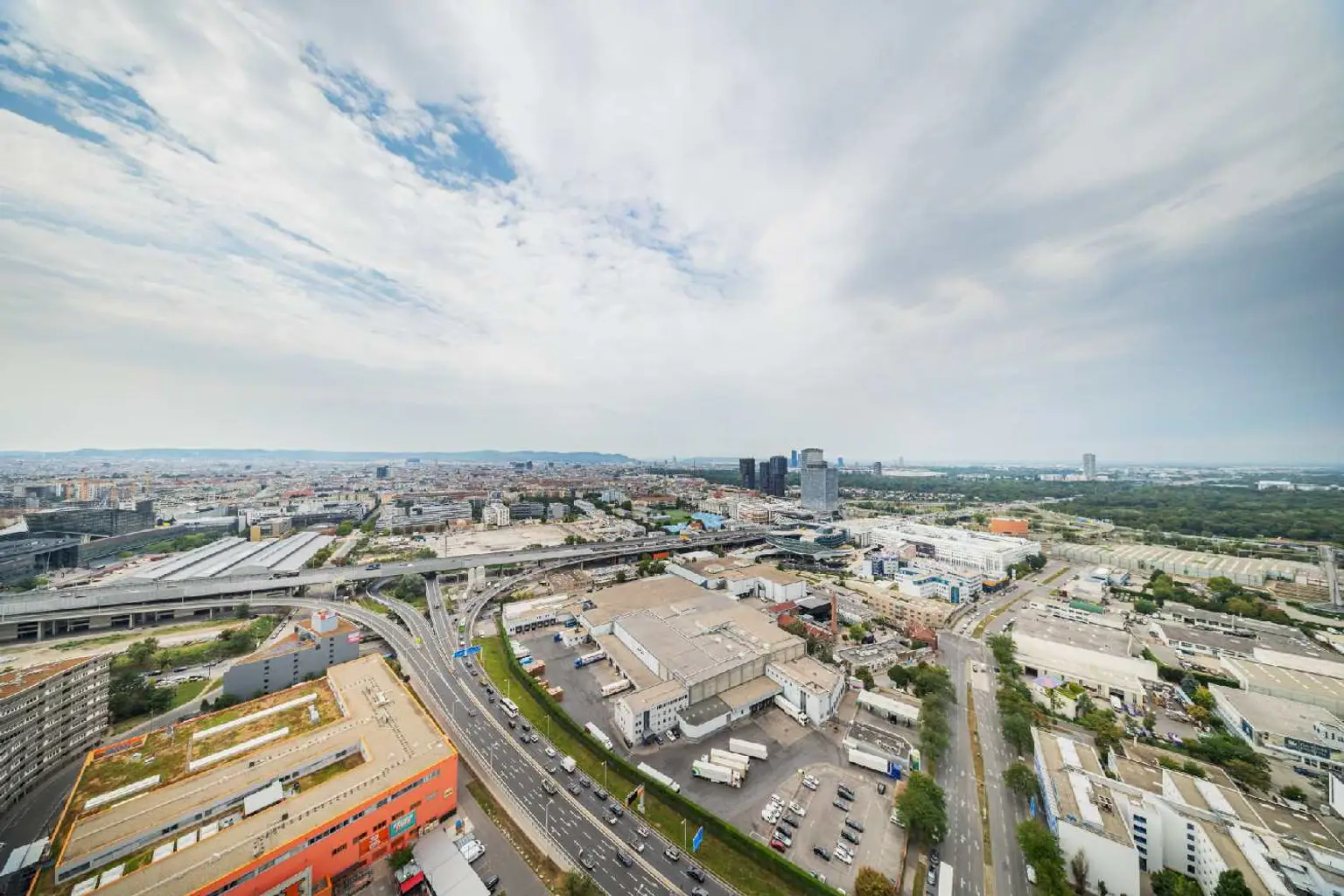Penthouse im 34. OG mit Terrasse I 360° Wienblick I Designküche I TG Platz mit E-Ladestation