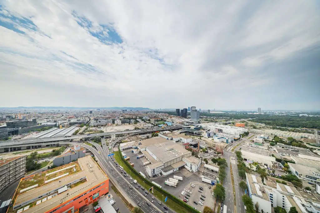 Penthouse im 34. OG mit Terrasse I 360° Wienblick I Designküche I TG Platz mit E-Ladestation