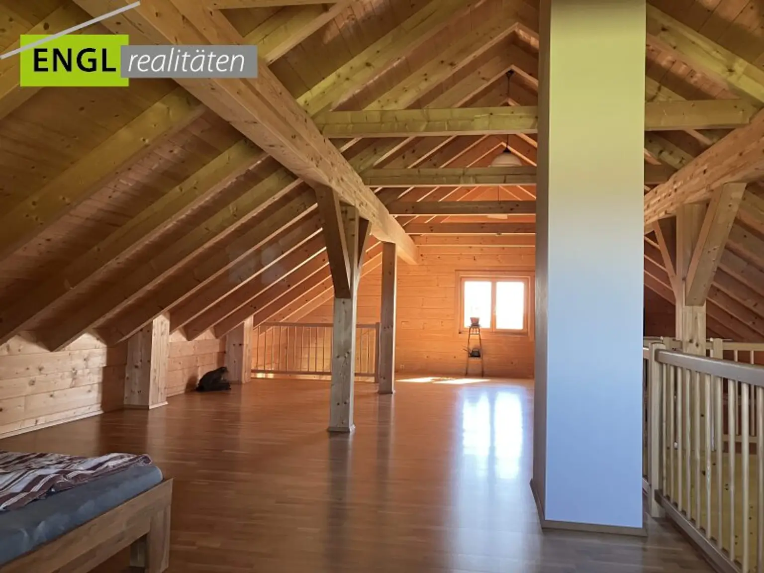 Skandinavisches Blockhaus mit Galerie, Kamin und großem Grundstück mit Fernblick