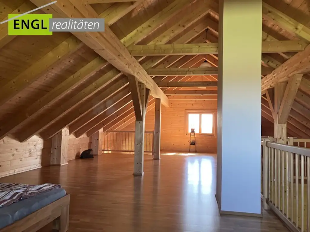 Skandinavisches Blockhaus mit Galerie, Kamin und großem Grundstück mit Fernblick