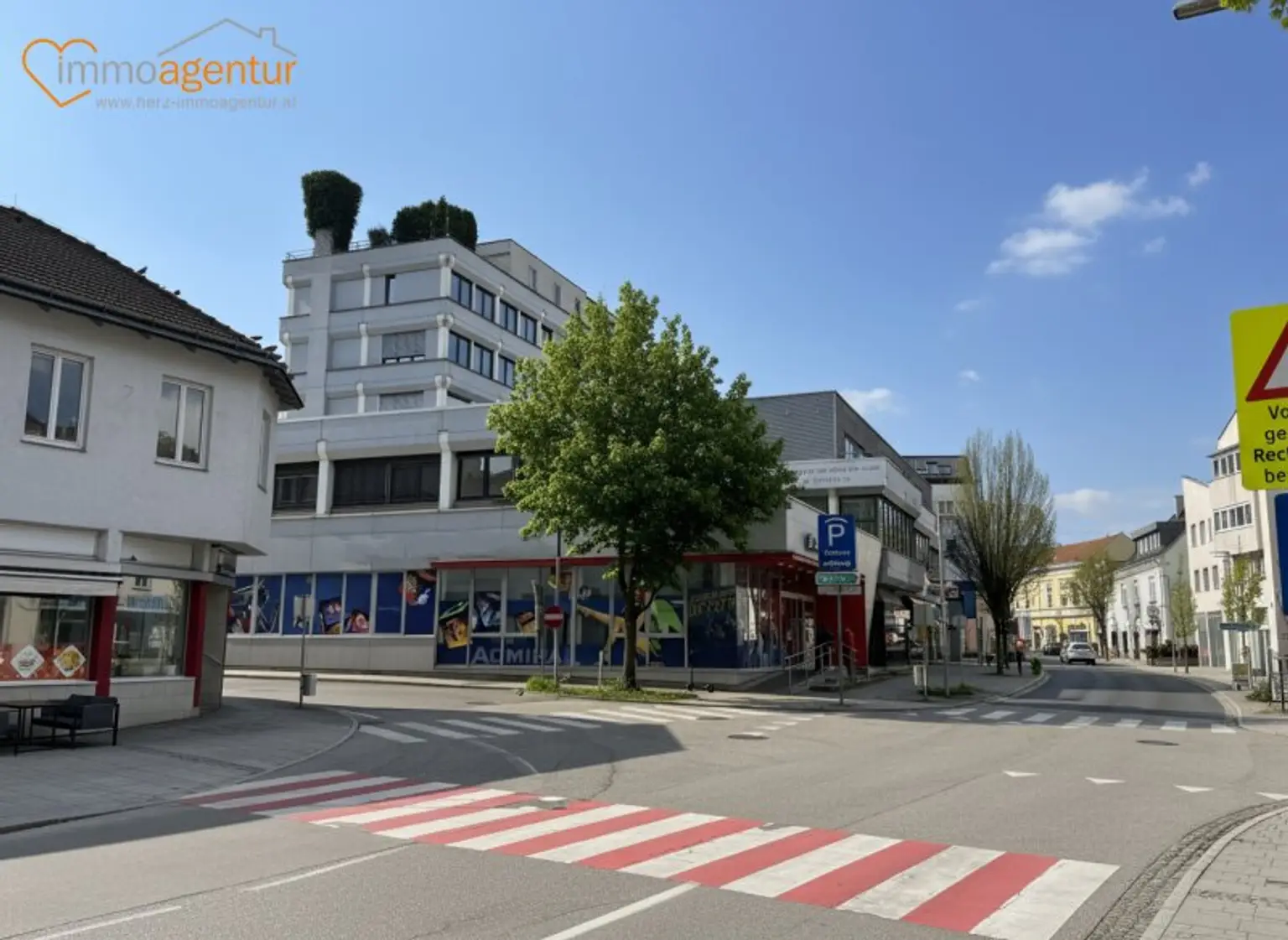 Zentrale Lage: urban angebunden und alles des täglichen Bedarfs fußläufig erreichbar