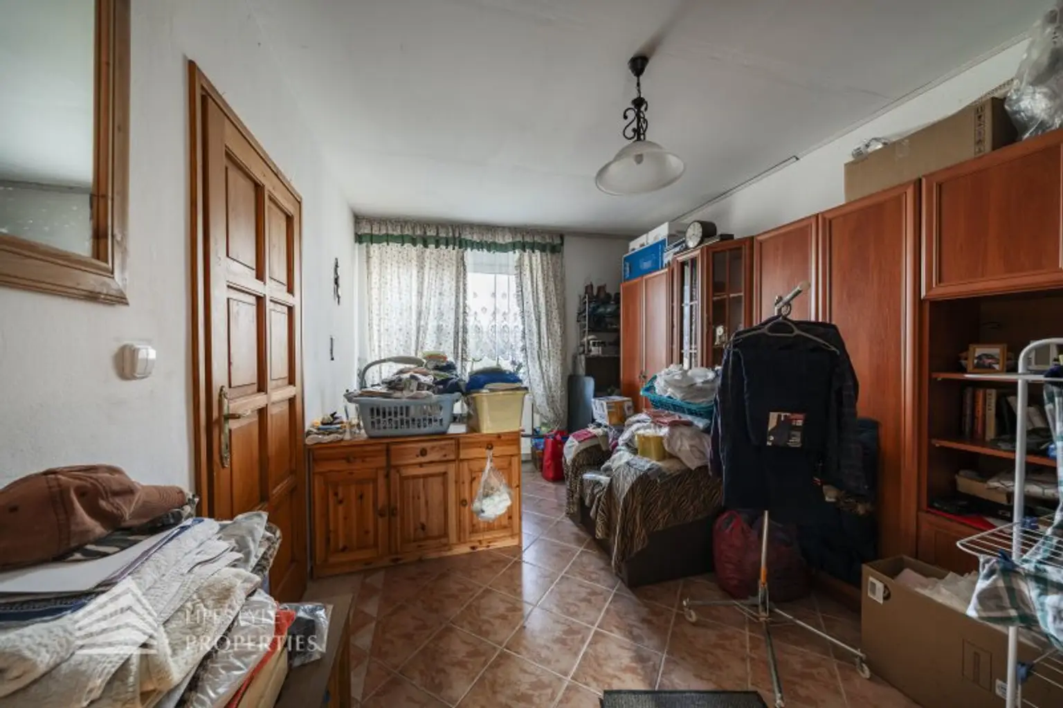 Geräumiges renovierungsbedürftiges Einfamilienhaus mit großen Garten