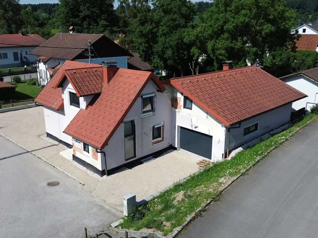 Renoviert, belagsfertig & bereit für Ihre Ideen! Einfamilienhaus mit Garten, Sonnenterrasse und Doppelgarage in Timelkam - BIETERVERFAHREN
