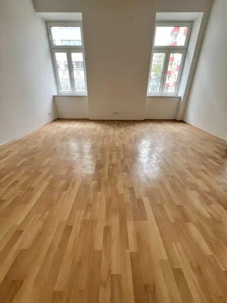 100m² Altbauwohnung: 3-Zimmer. 2 Bäder mit moderner Küche & Ausstattung