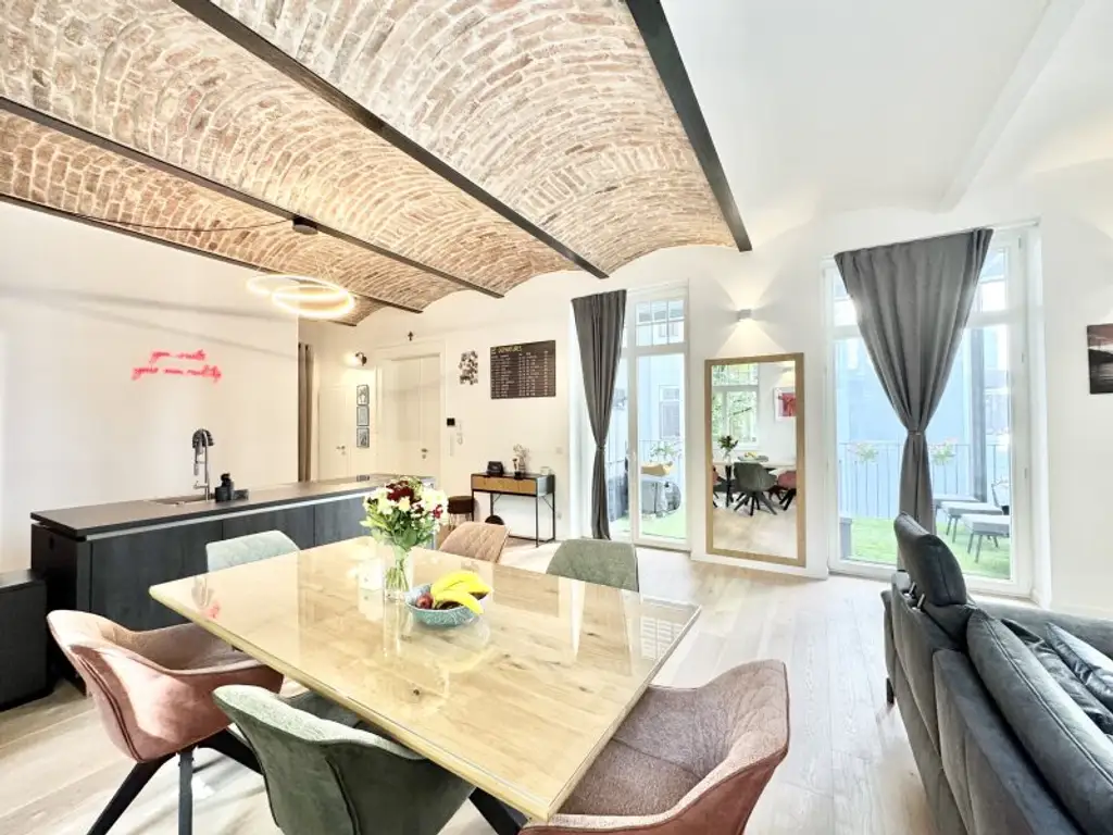 Einzigartiges LOFT in Hofruhelage | Traumhafte Immobilie mit großzügigem Balkon | Vollmöbliert bei Bedarf