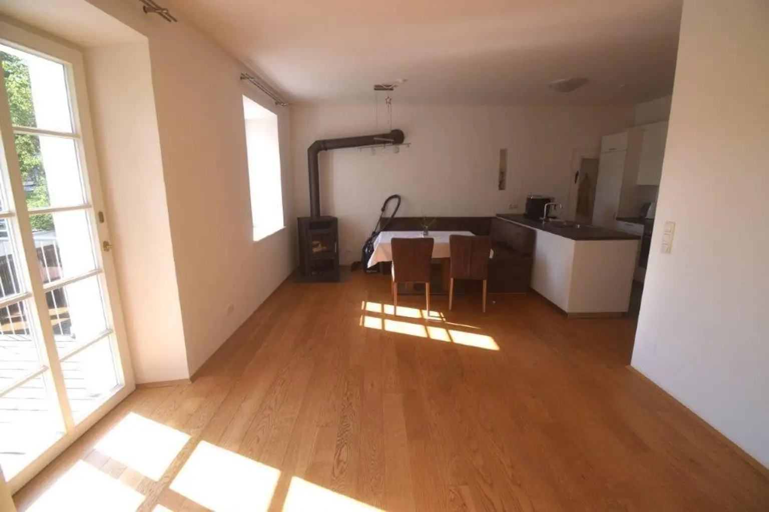 Wunderschöne 3-Zi-Wohnung in historischem Gebäude mit Balkon und Blick ins Grüne