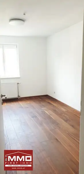 Günstige Gelegenheit * 3-Zimmer + LOGGIA + Stellplatz * Nähe RINGSTRASSE