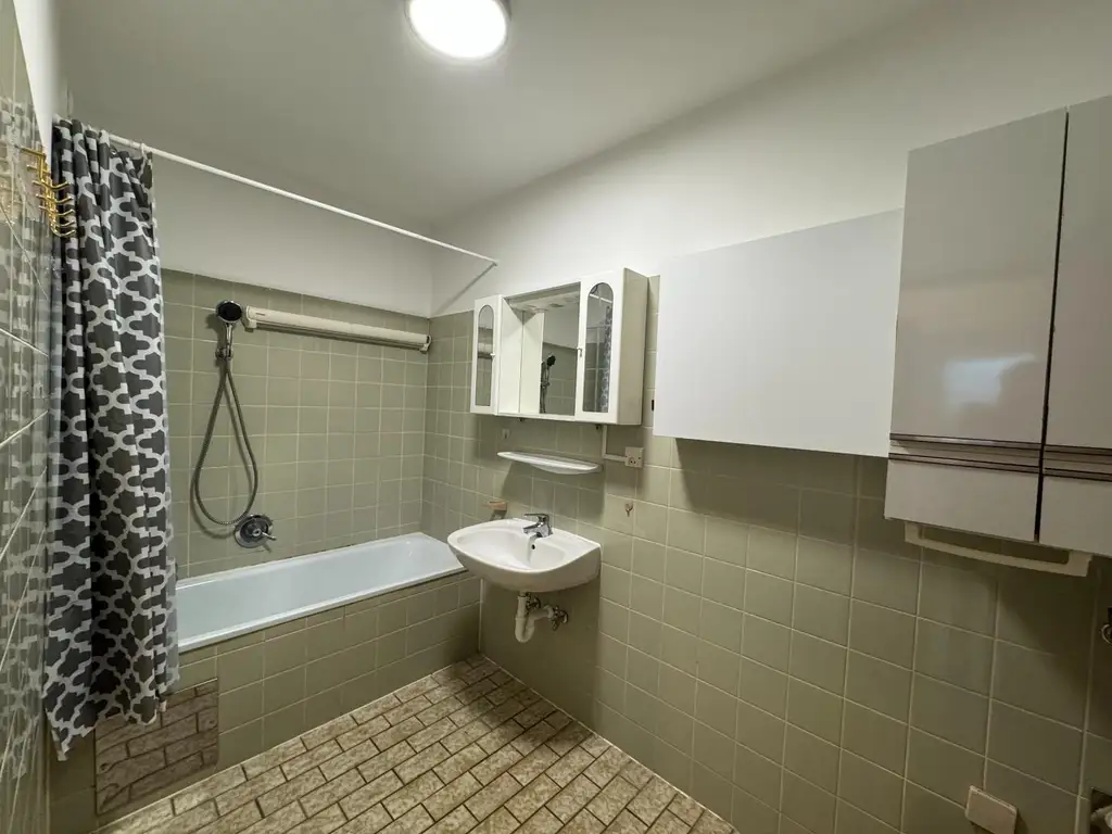Zentrale & ruhige 2-Zimmer-Wohnung mit verglastem Balkon