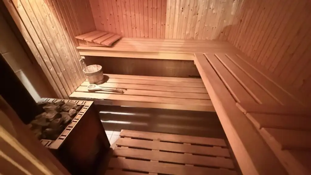 Einfamilienhaus mit Sauna uvm. auf Pachtgrundstück (verlängerbar) in Steinbrunn mit Zugang zum Badeteich!