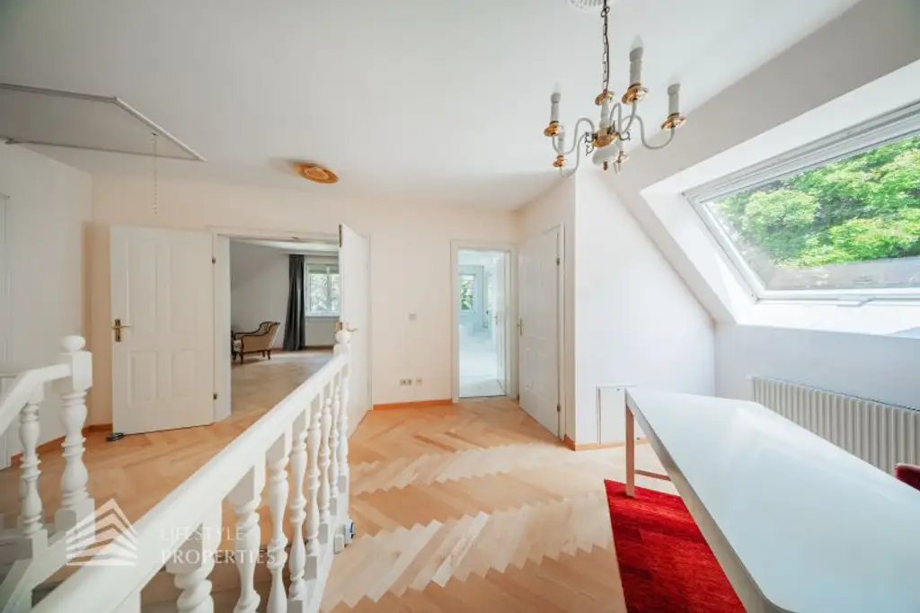 Beeindruckende Villa mit gepflegten Garten und Pool