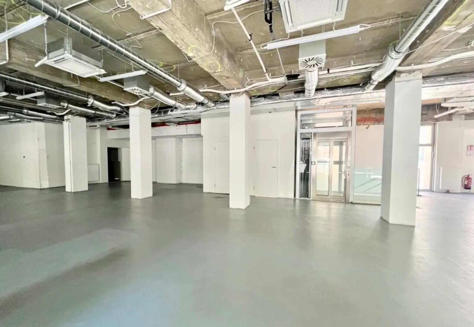 Ordination/Geschäftslokal oder Büro mit Souterrain in TOP FREQUENZLAGE!