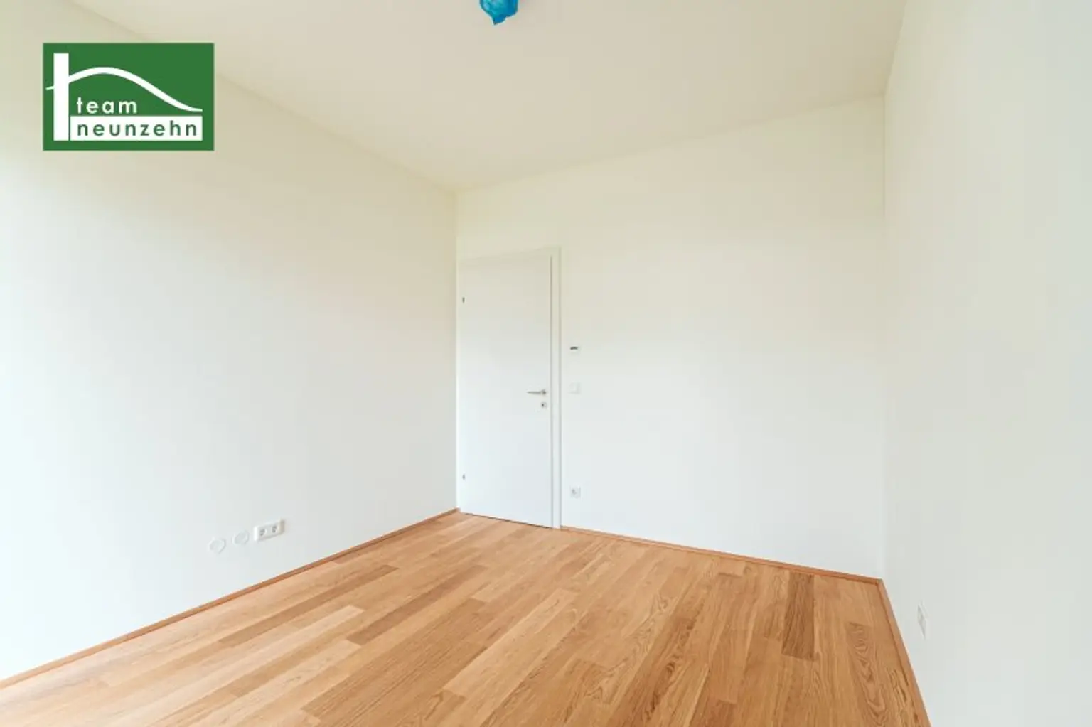Alles was man sich wünscht – kostengünstige Heizung/“Kühlung“ über Erdwärme, PV-Anlage, weitläufige Grünflächen