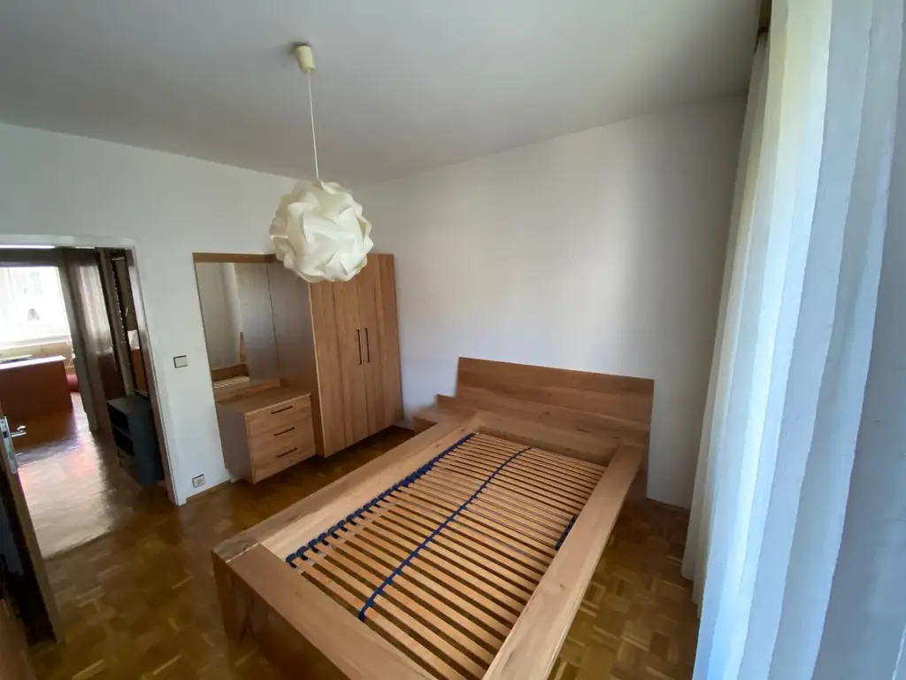Gut aufgeteilte 4-Zimmer-Wohnung mit Balkon; barrierefreier Zugang vorhanden!