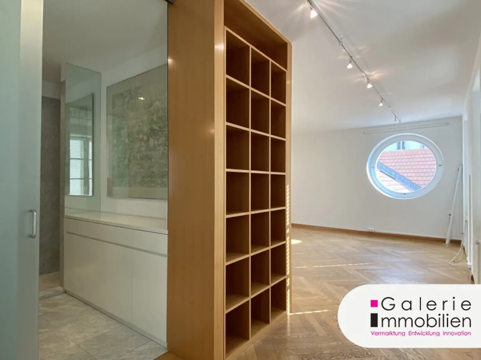 En-suite Schlafzimmer 2.OG unmöbliert