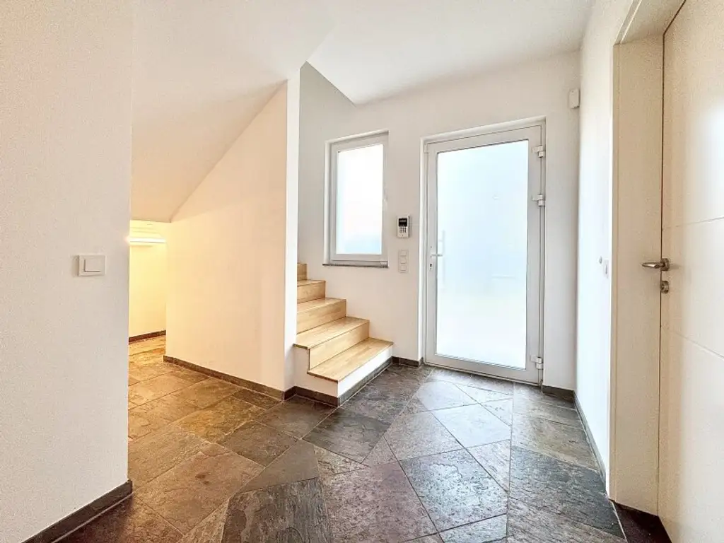 Grüne Ruheoase mit toller Infrastruktur I großzügiger Garten + Balkon I geräumige Zimmer I 2 Bäder I Alarmanlage I