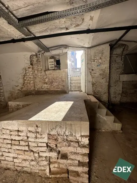 Großes Souterrain mit Erdgeschossfläche