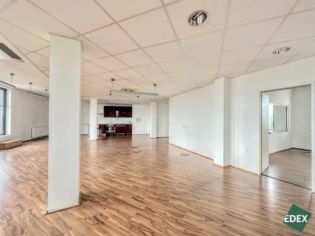 Modernes Büro mit guter Anbindung und Terrasse