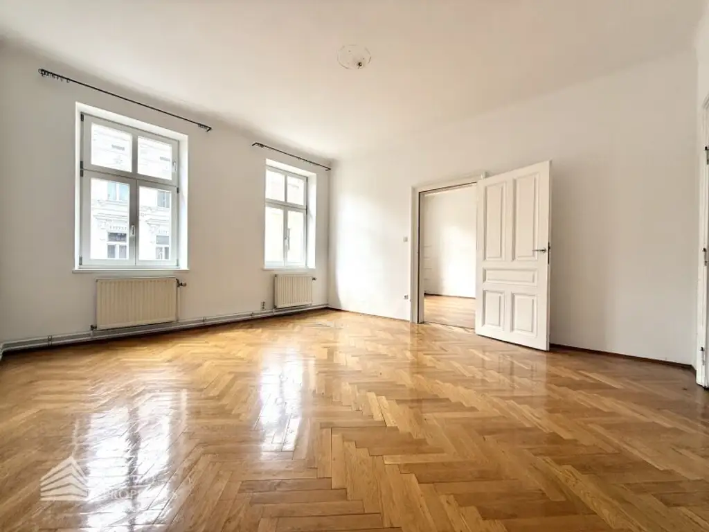 Helle Wohnung mit Balkon auf ganzer Etage zzgl. Rohdachboden, Nähe Einsiedlerpark