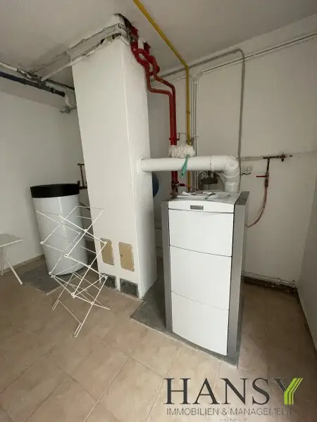 Neuwertiges Traum-Einfamilienhaus in Pfaffstätten: Stil, Pool und Gartenparadies!