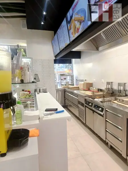 Gut gehendes, bestens etabliertes Schnitzellokal, perfekte Frequenzlage, nahe Reumannplatz, Favoritenstraße und Quellenstraße