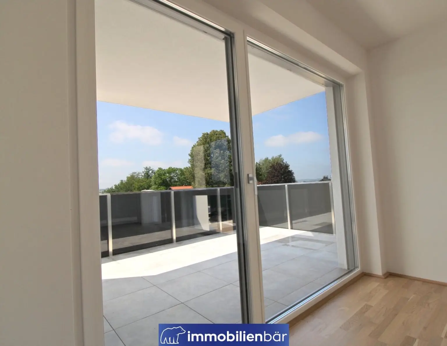 Moderne vermietete Traumwohnung in Top-Lage mit Balkon und Carport