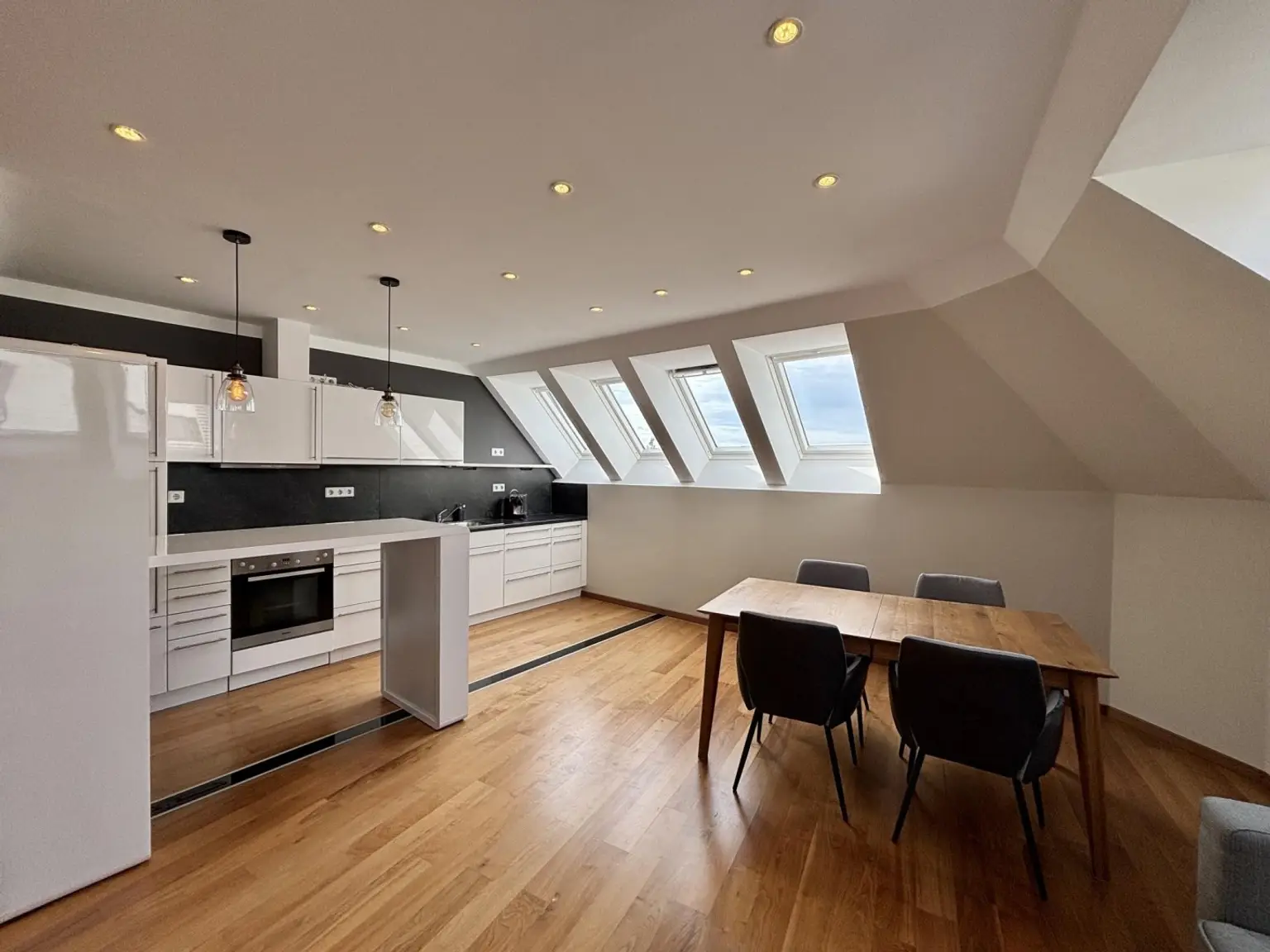 Durchdacht. Praktisch. Modern - DG Wohnung nähe Augarten