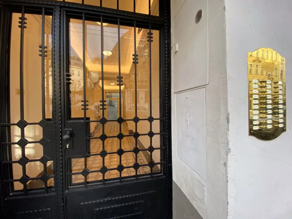 U3 "Hütteldorfer Straße": schön sanierte 2-Zimmerwohnung inkl. neuer Küche