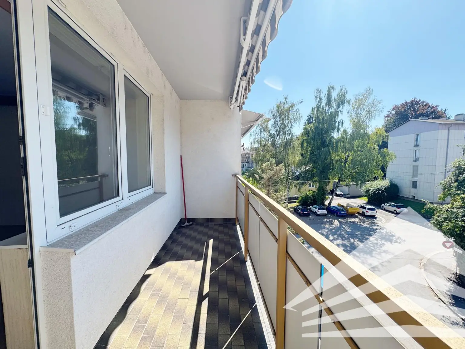 Gepflegte 4 Zimmerwohnung mit Garage und Balkon in bester Lage am Auberg