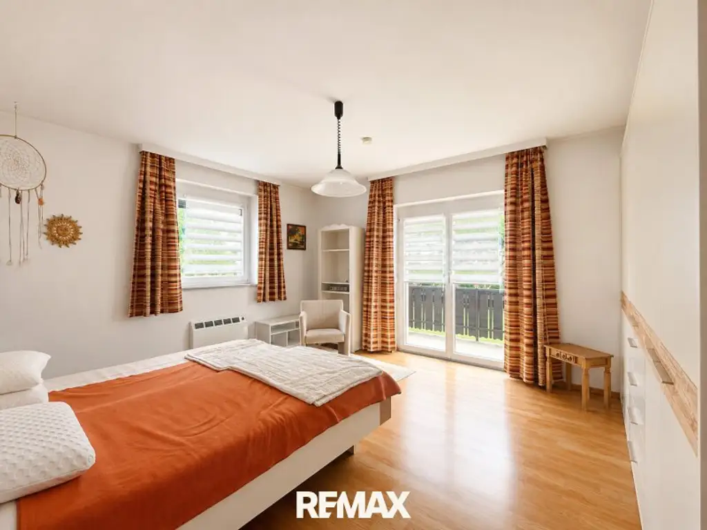*** Lichtdurchflutet, gepflegt und voller Möglichkeiten – Familienhaus mit Sonnengarten nahe der Talstation Goldeck ***