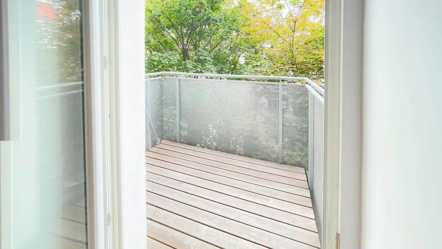 3 Zimmer mit Balkon, komplett neues Bad und WC