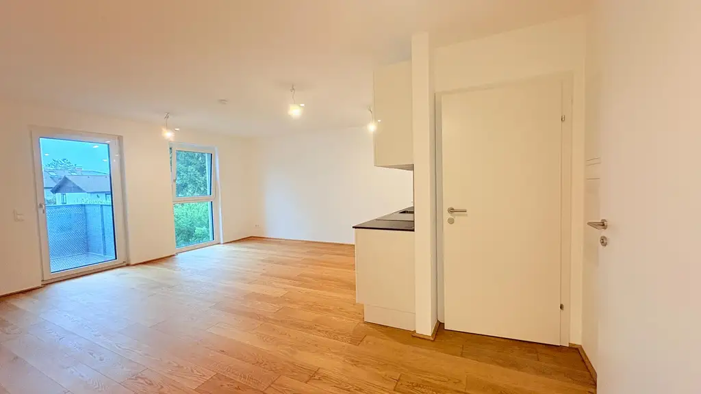 Tolle Wohnung statt Hinterholz, in deckengekühlter Ruhelage ca. 53m2 (weitere 2 Zimmer mit Balkon frei), Stellplatz möglich und erwünscht!!