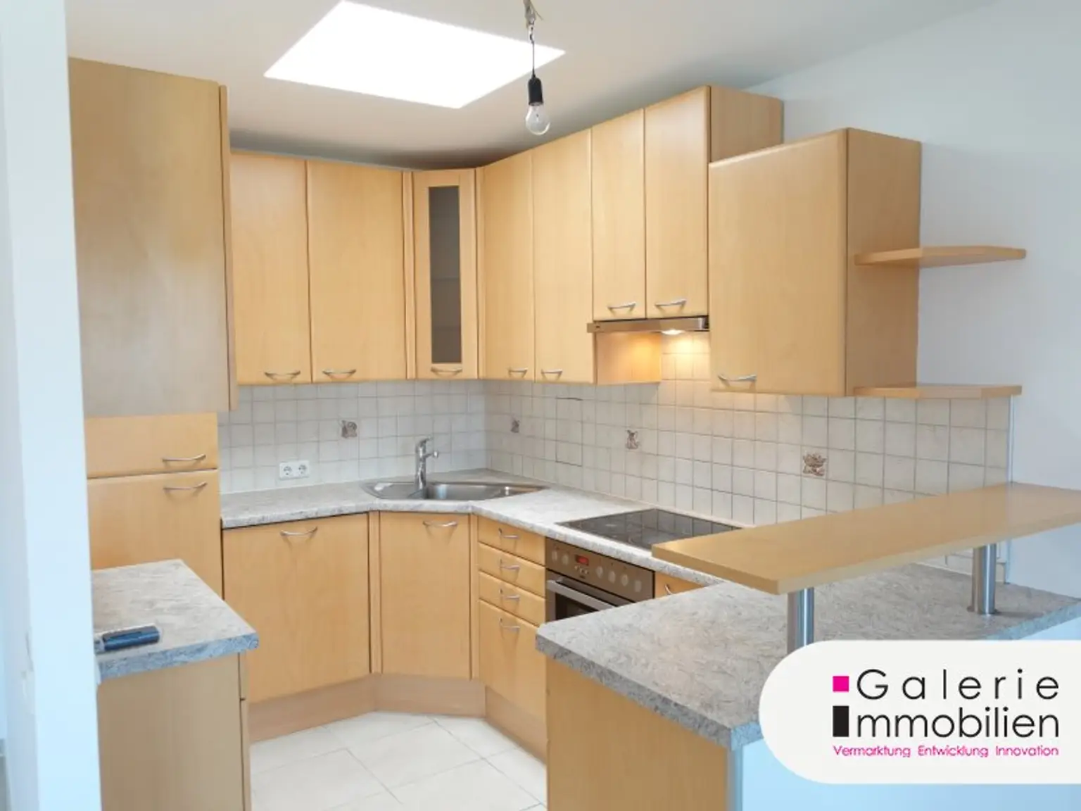 VIDEO: Sehr schöne 4-Zimmer-Maisonette, 3er-WG-geeignet, mit Fernblick und Garage!