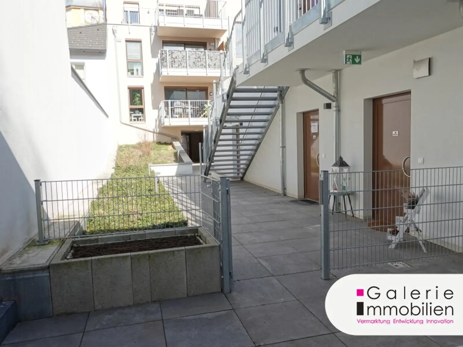 2. Terrasse in den Innenhof