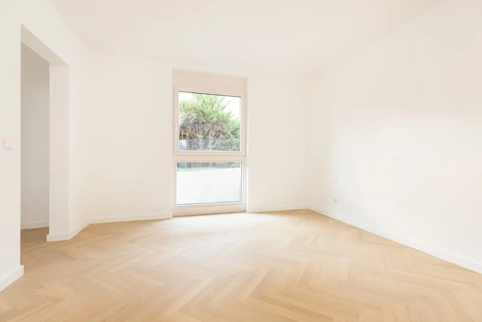 EXKLUSIVE GARTENWOHNUNG IN HIETZING MIT SALZWASSER-POOL UND SAUNA