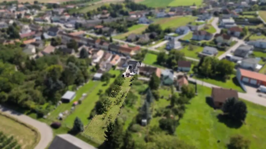 Renoviertes Haus in Loidesthal! Ein Hingucker! Großes Grundstück!