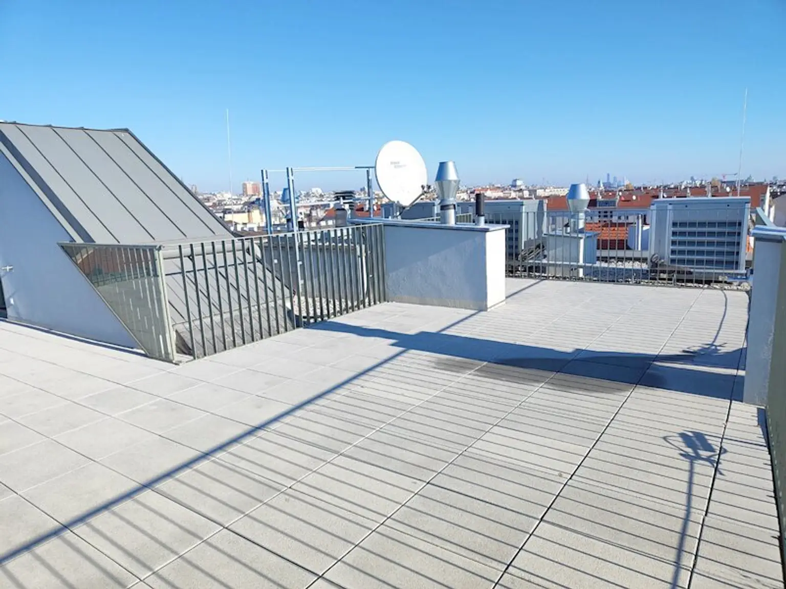 TERRASSENTRAUM! DG-Erstbezug mit Terrasse und Dachterrasse! Top80