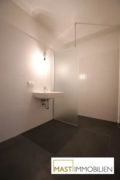 PROVISIONSFREI --- 2 Zimmer Garten Wohnung inkl. EWE Einbauküche & absoluter Ruhelage direkt in Spillern