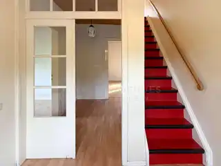 Flur mit Treppe EG