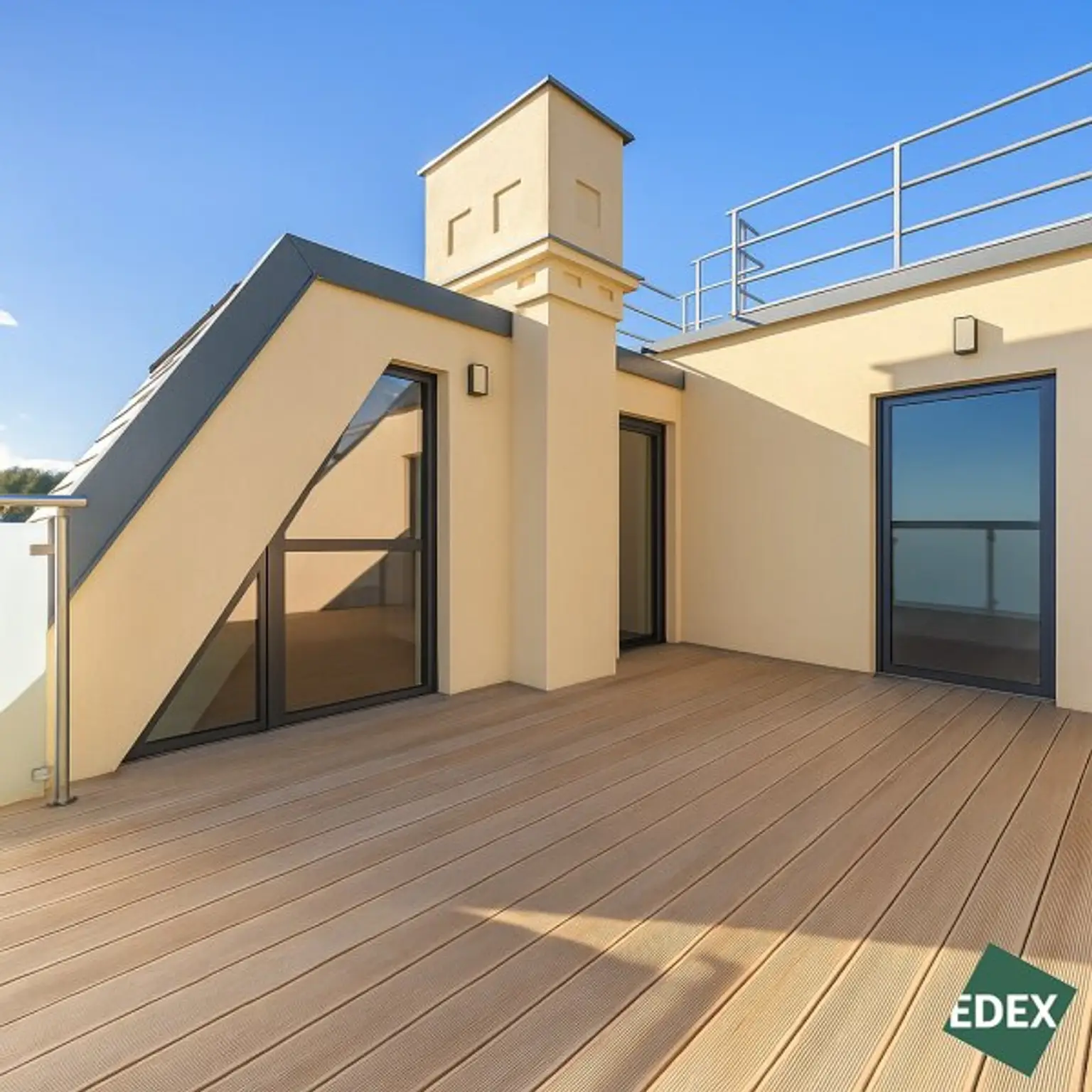 Exklusive Penthaus DG-Wohnung mit privatem Aufzug und Garage