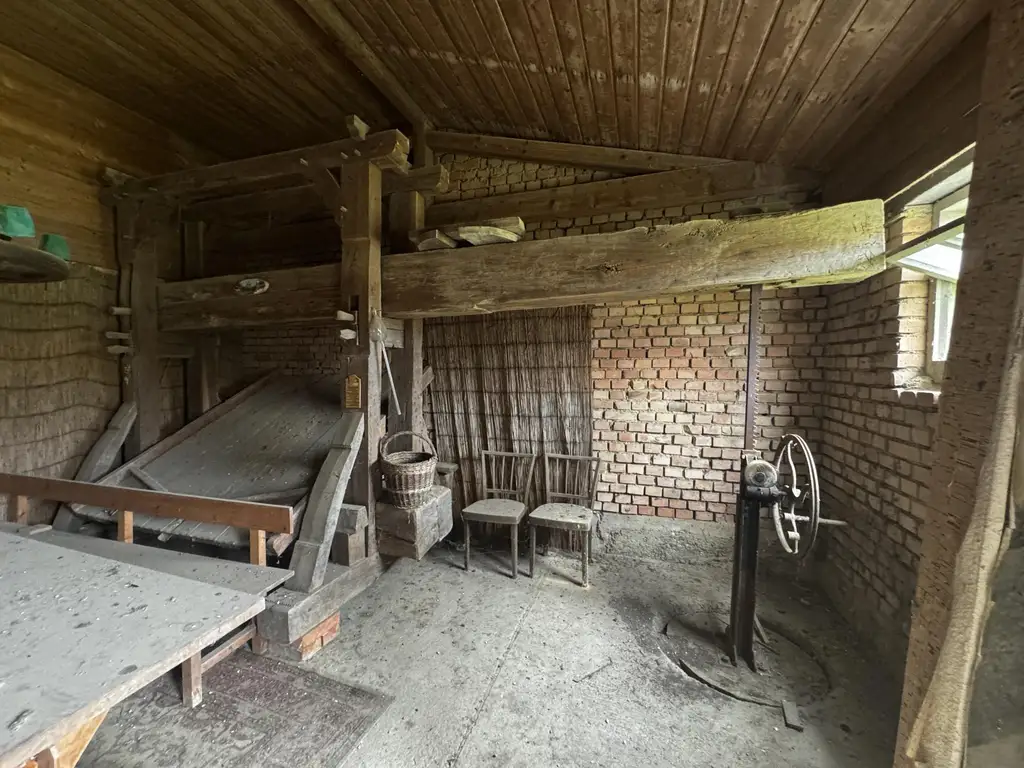 Ehemaliger Bauernhof mit Wohnhaus, Innenhof & Nebengebäuden & Pferdeoption