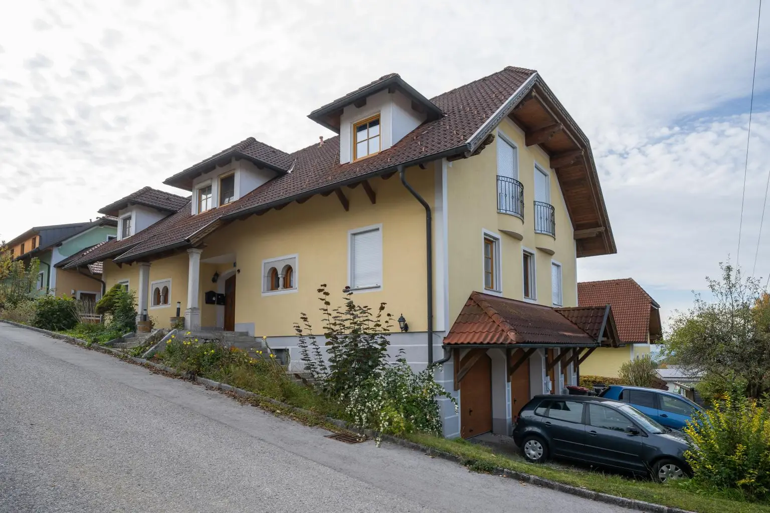 „Anleger-Hit“ Wohnhaus mit 3 Wohnungen und Garten!