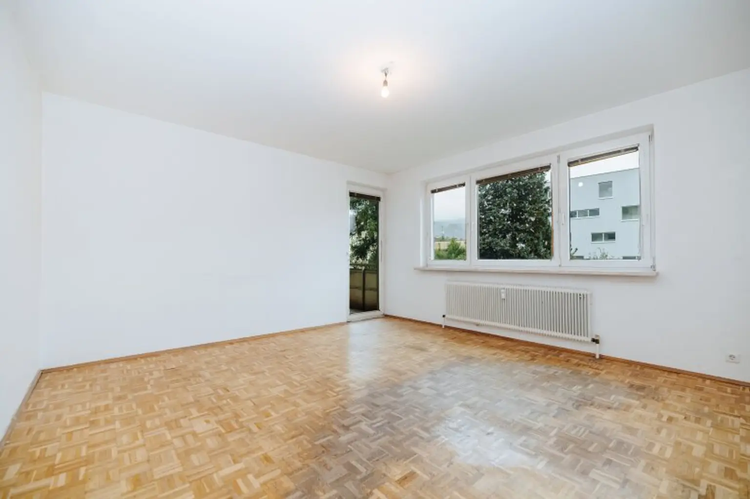 SANIERUNGSOBJEKT MIT POTENZIAL I PROVISIONSFREI I DIREKT AN DER MUR I SÜD-LOGGIA I LIFT I RUHIGE LAGE I PROJEKT WOHNEN