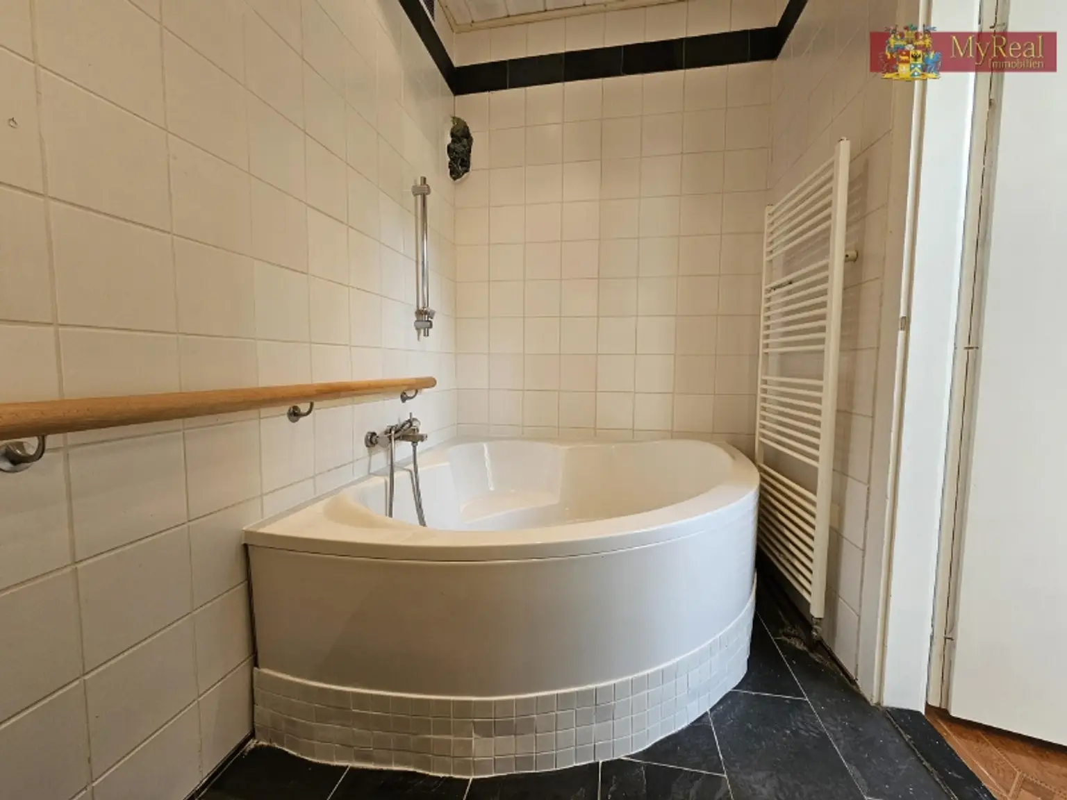 Große ruhige 3 Zimmer-Raucherwohnung